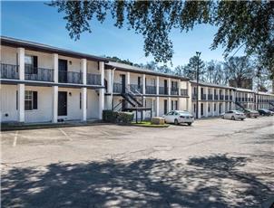 Longwood Crossing Apartment Homes